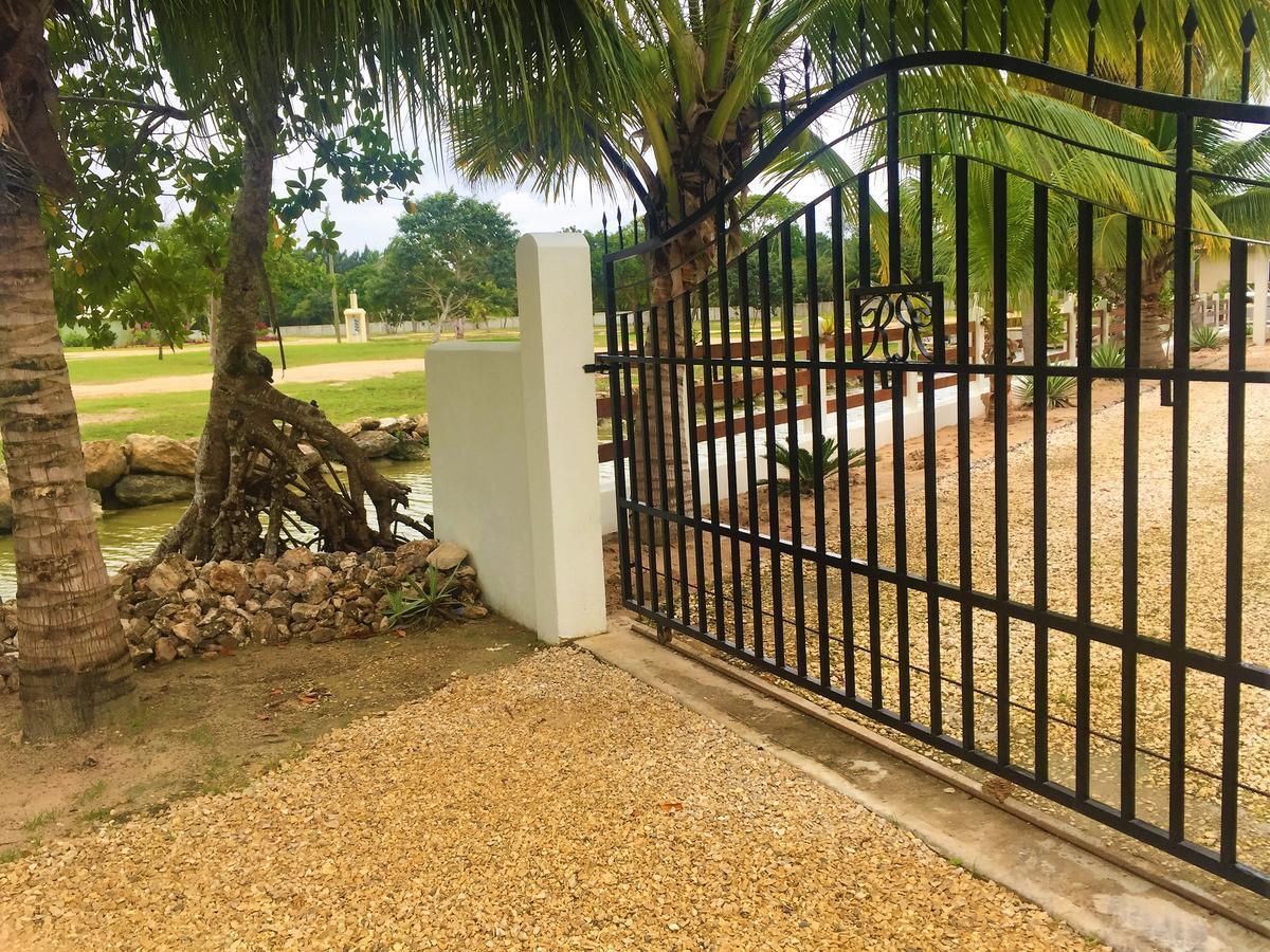Villa Royale Manor Corozal Town Esterno foto